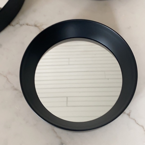 4 decorative mirrors framed in black. 6, 7, 9 and 10 inches in circumference. - Picture 2 of 3